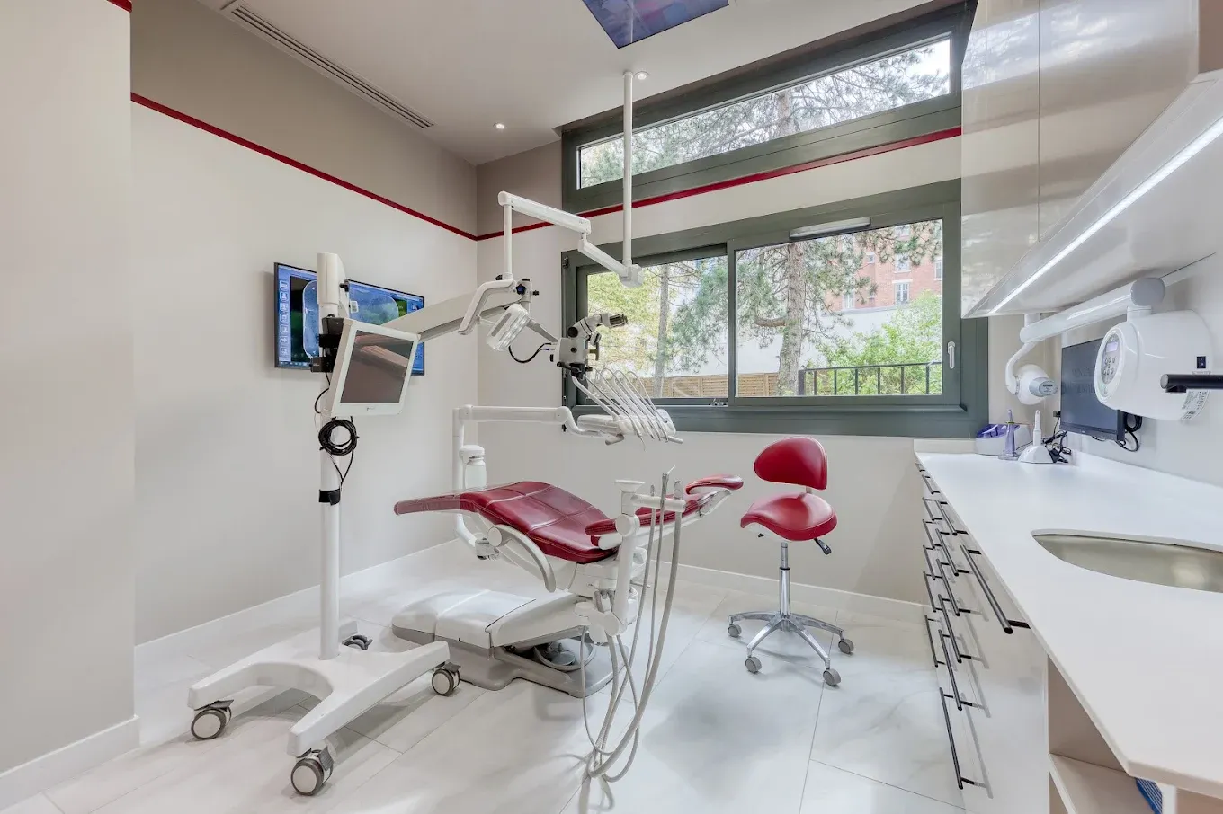 Salle de soins du cabinet de dentisterie esthétique à Levallois-Perret